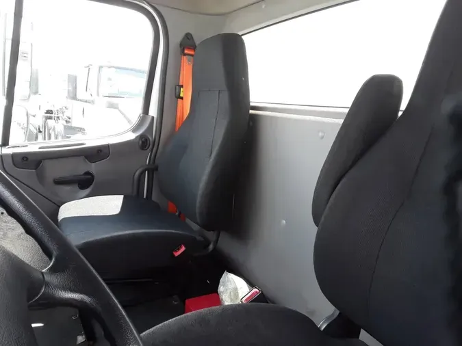 2017 FREIGHTLINER M2 106
