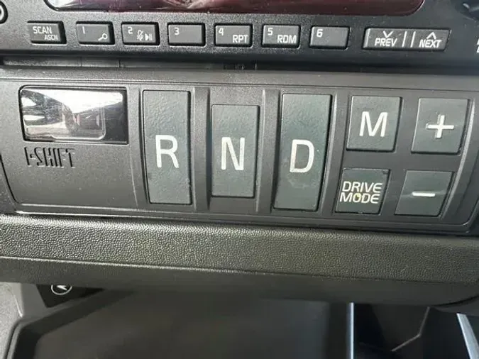2022 Volvo VNL64T760