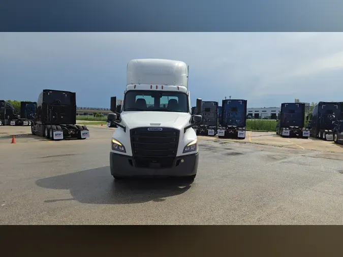 2022 Freightliner Cascadia 126