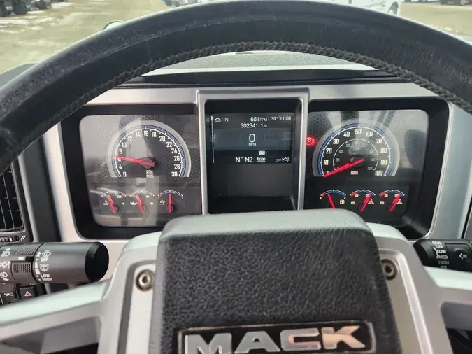 2021 MACK PI64T