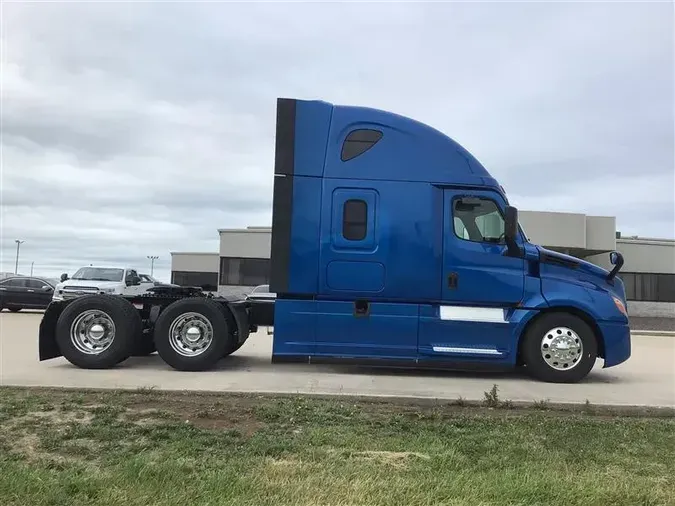 2020 FREIGHTLINER CASCADEVO1