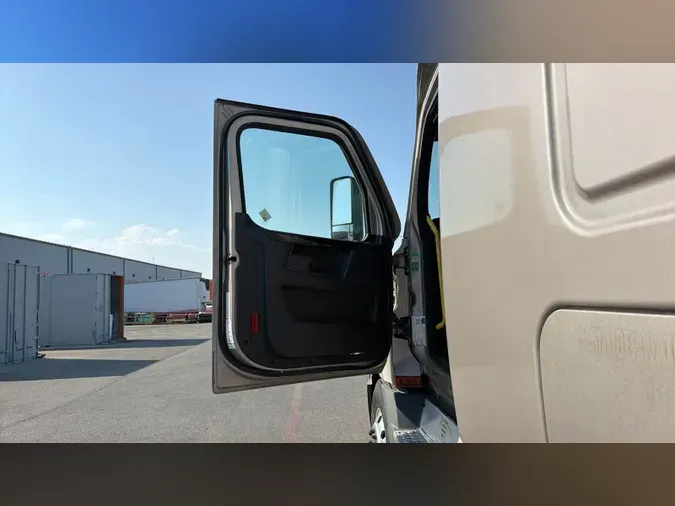 2023 Freightliner Cascadia 126
