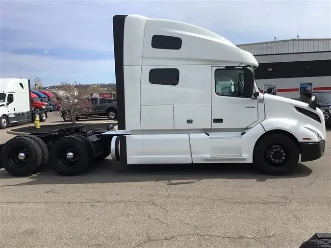 2019 VOLVO VNL760