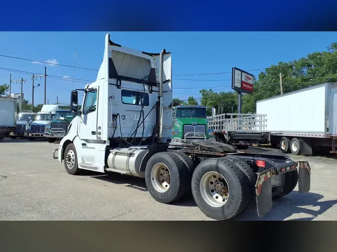 2020 VOLVO VNL64T-300