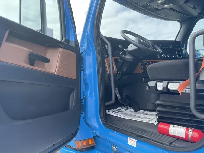 2019 Freightliner Cascadia 126