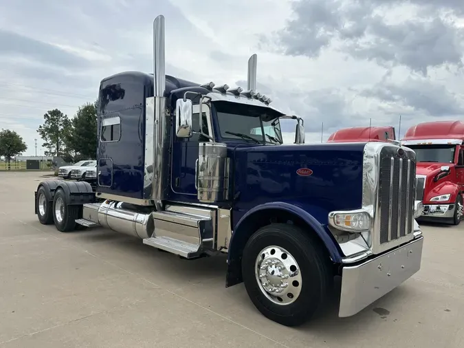 2022 Peterbilt 389
