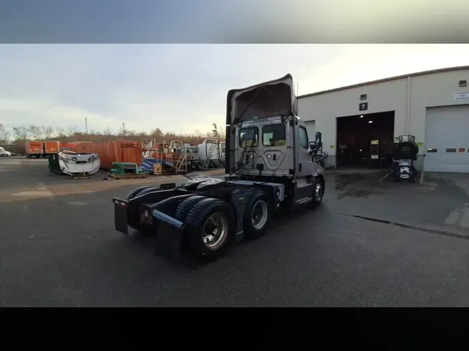 2020 Freightliner Cascadia 126