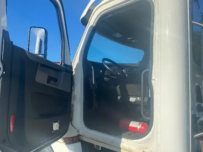 2019 Freightliner T12664ST