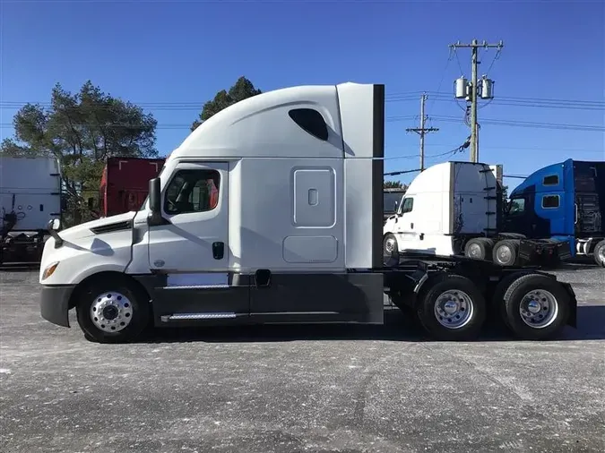 2021 FREIGHTLINER CA126