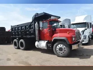 1993 MACK RD688S