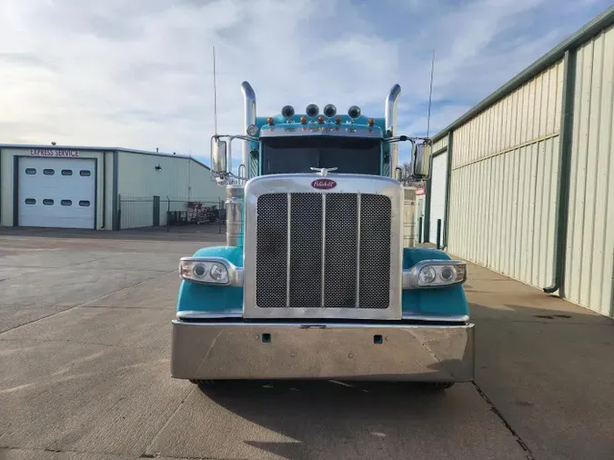 2022 Peterbilt 389