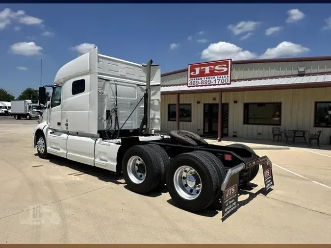 2021 VOLVO VNL64T740
