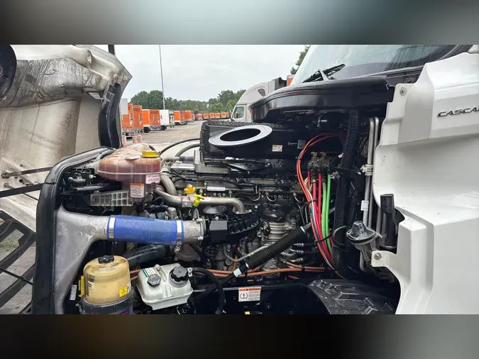 2022 Freightliner Cascadia 126e570eab845926316e61105542c6e0327