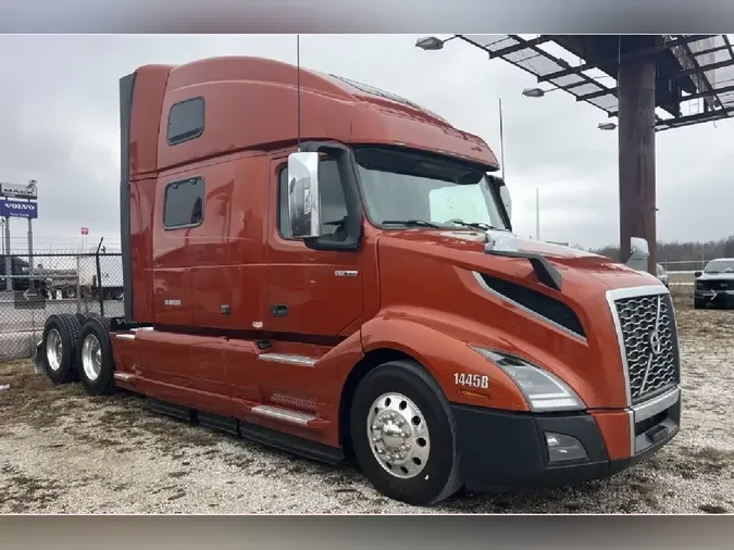 2021 VOLVO VNL64T860