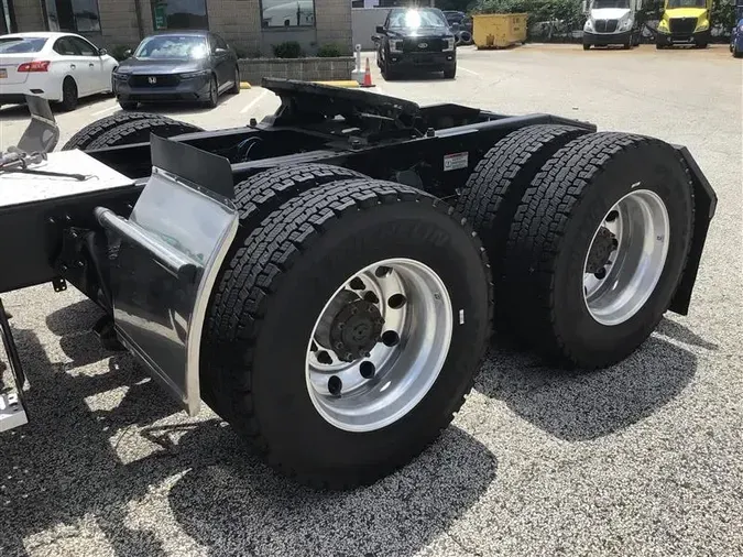 2019 FREIGHTLINER CA126
