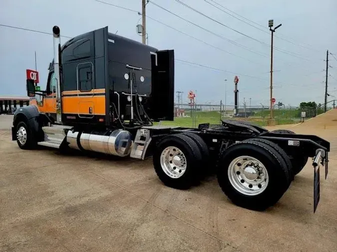 2023 Kenworth W990