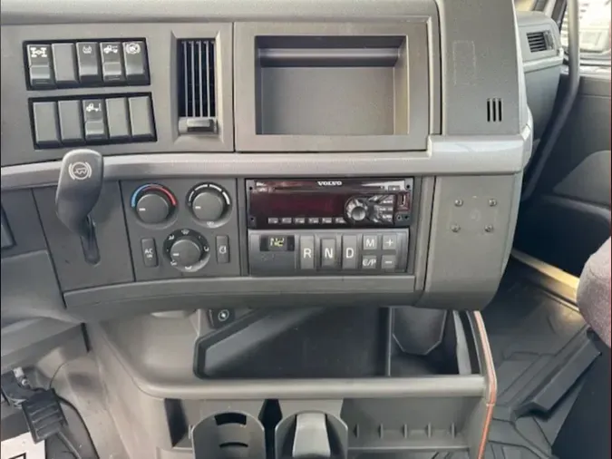 2019 VOLVO VNL64T-300e57987034d43f9fc57571db3eb87eaa1