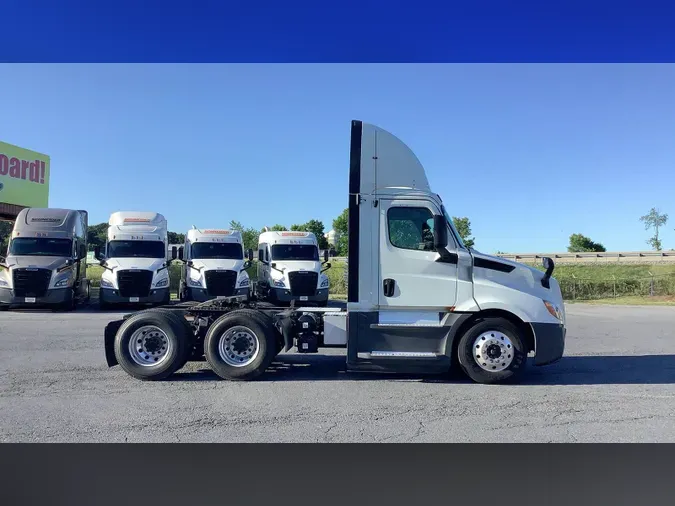 2020 Freightliner Cascadia 126
