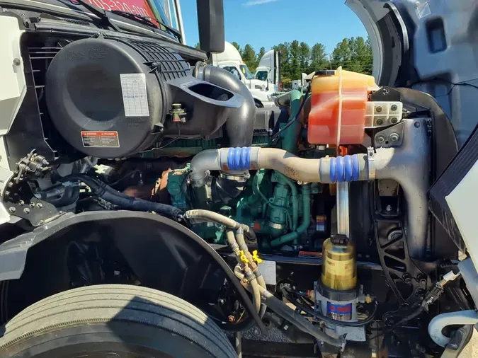 2019 VOLVO VNL64T-760