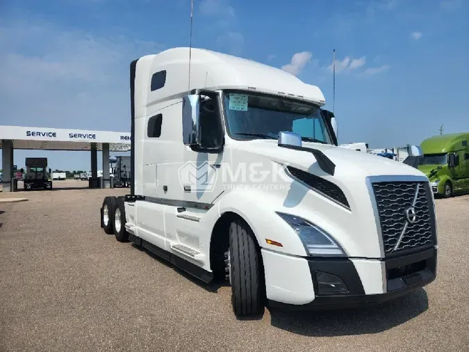 2025 VOLVO VNL64T760