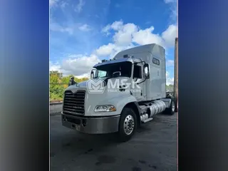 2015 MACK CXU613