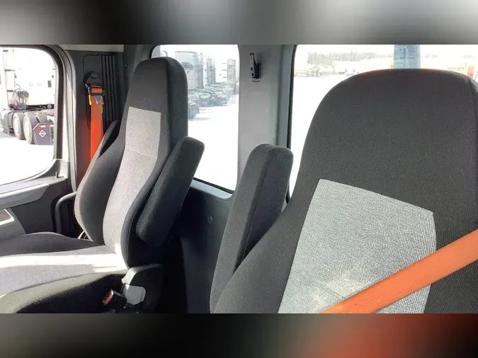 2019 Freightliner Cascadia 126