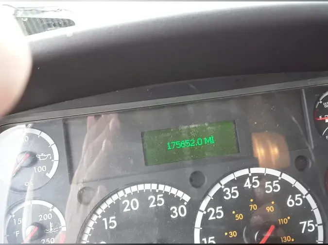 2018 FREIGHTLINER M2 106