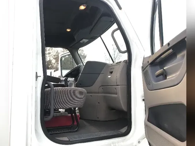 2016 Freightliner X12564ST