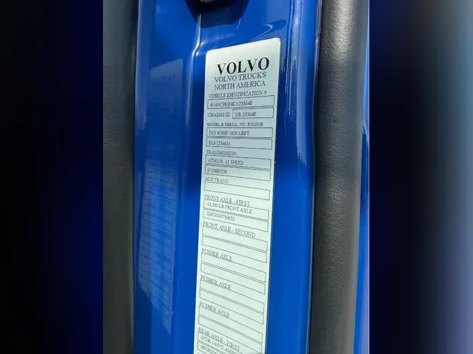 2019 VOLVO VNL64T760