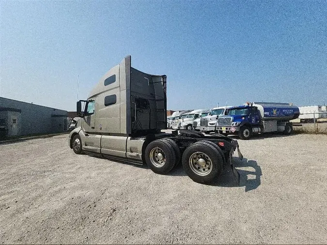 2021 VOLVO VNL760