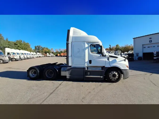 2021 Freightliner Cascadia 126