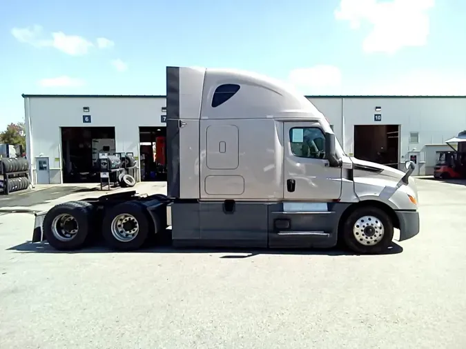 2022 Freightliner Cascadia 126
