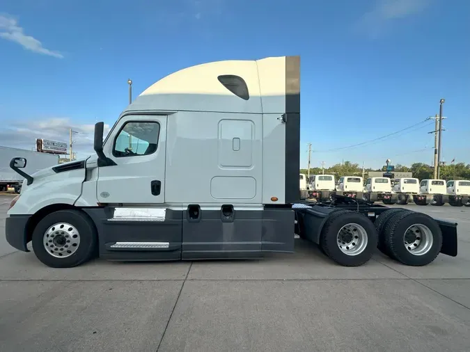 2020 Freightliner Cascadia