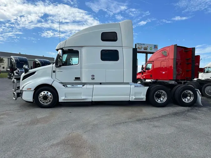 2020 VOLVO VNL64T860