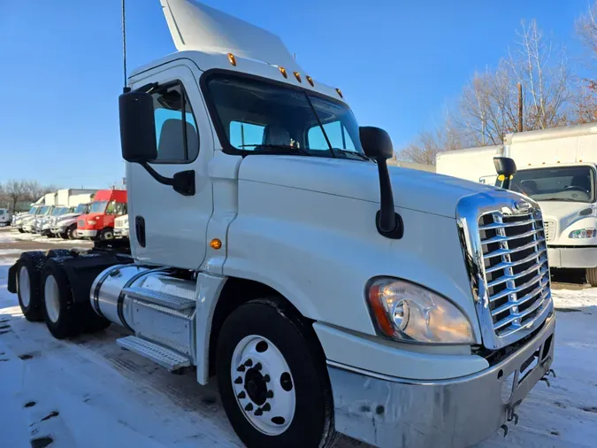 2019 FREIGHTLINER/MERCEDES CASCADIA 125