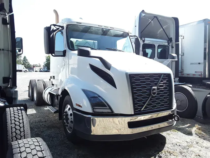 2019 VOLVO VNL64T-300