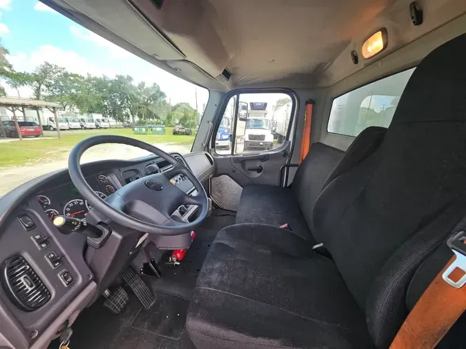 2017 FREIGHTLINER M2 106