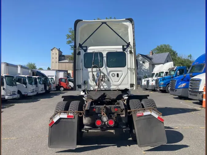 2019 FREIGHTLINER NEW CASCADIA 126