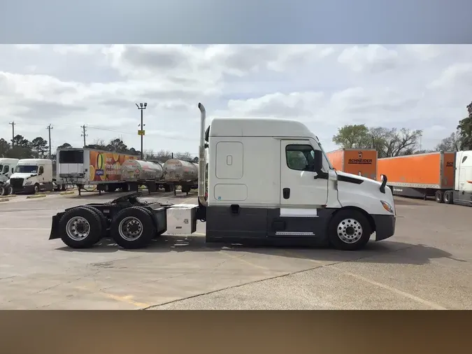 2022 Freightliner Cascadia 126e5adfe1cb4432dfdab06ed07237f3bbb