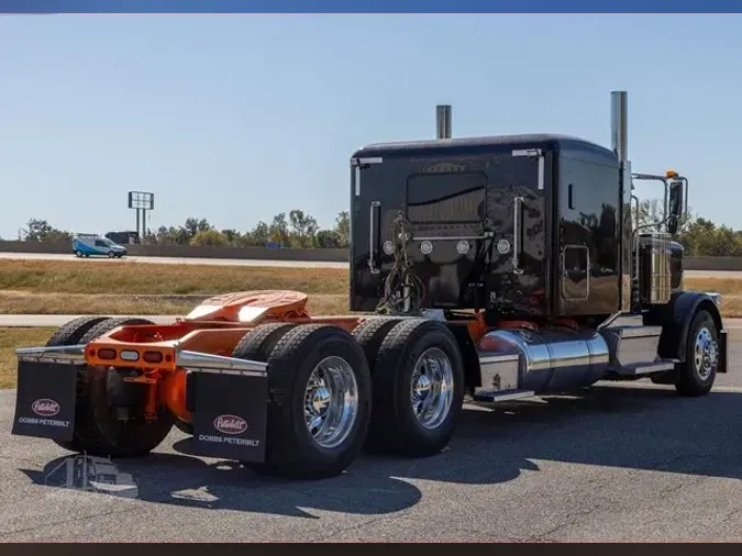 2022 PETERBILT 389