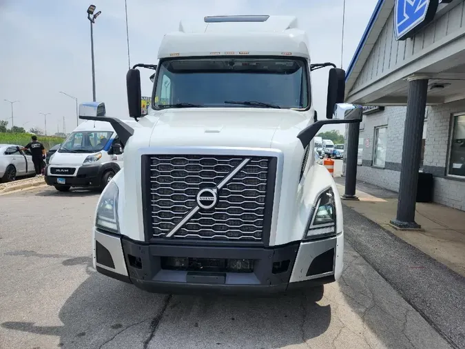 2023 VOLVO VNL64T860