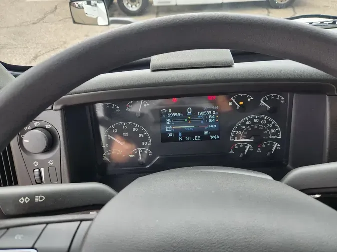2023 VOLVO VNL64T860