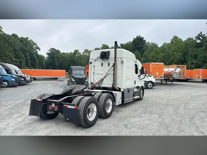 2022 Freightliner Cascadia 126e5b3020d15f096f104bf792593dd577a