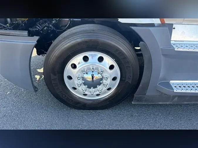 2022 FREIGHTLINER CA126