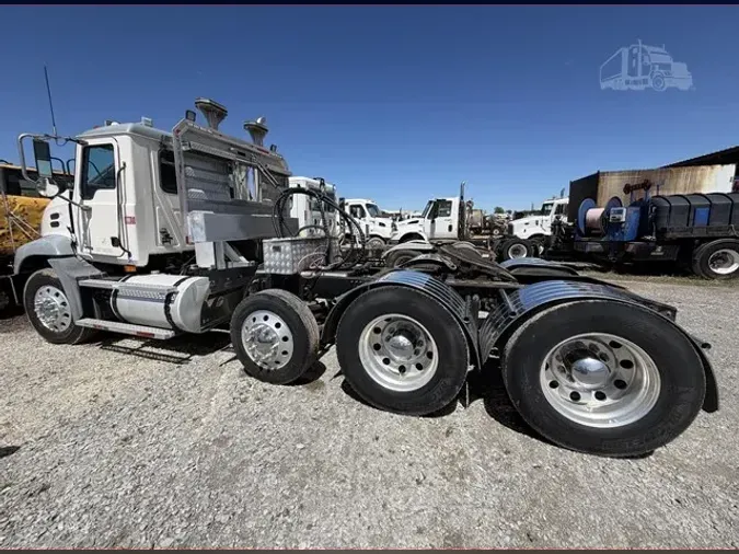 2005 MACK VISION CXN613