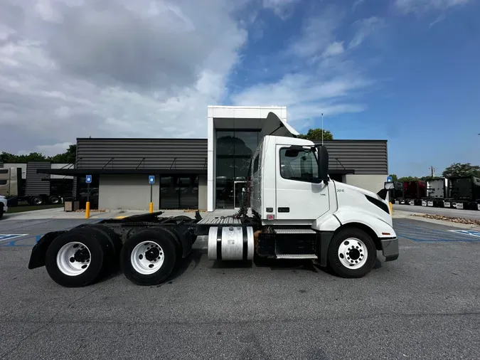 2019 Volvo VNL64T300