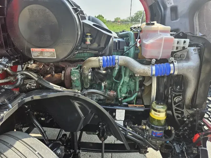 2020 VOLVO VNL64T760