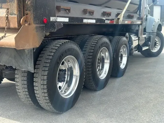 2017 MACK GU713