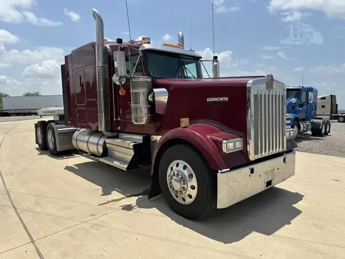 2023 KENWORTH W900L