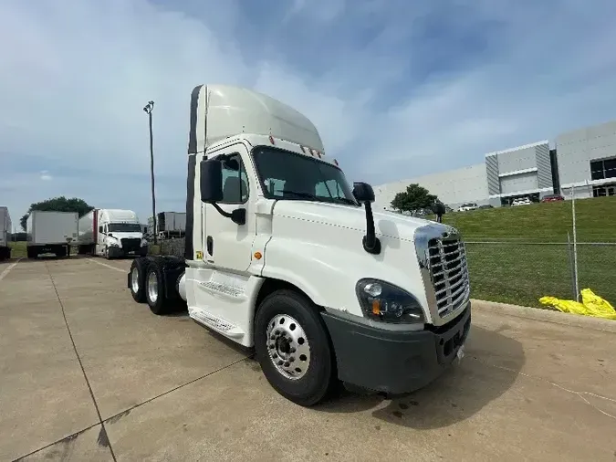 2015 Freightliner X12564STe5c398f0d93fb977d6b60a922d972020